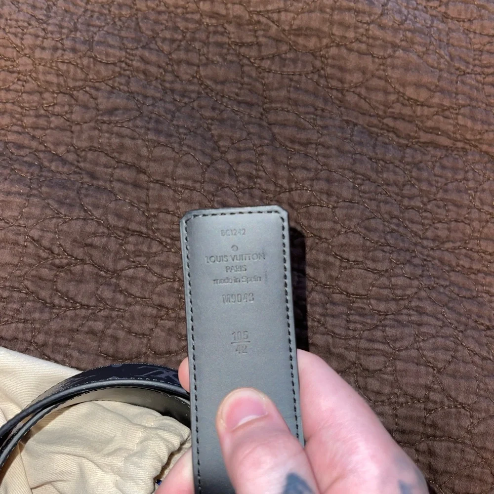 Mens Louis Vuitton belt. 10/10 condition, with dust bag and serial number tag. - Picture 3 of 4